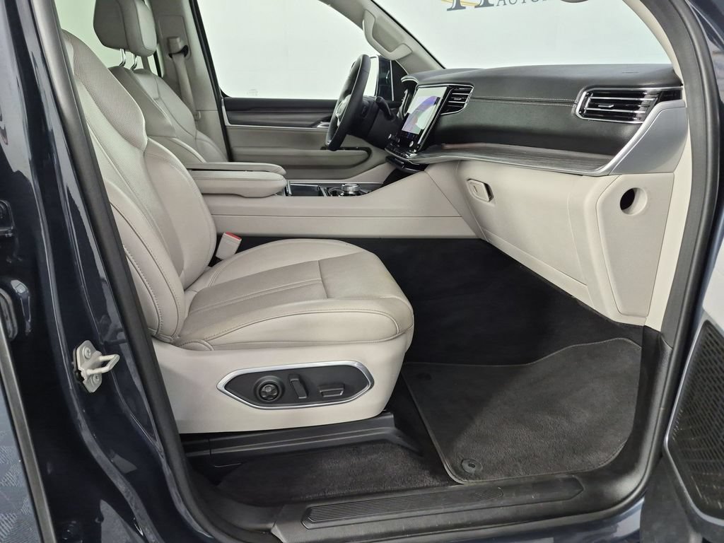 Certified 2024 Jeep Wagoneer Series II w/ Flexible Seating Group AWD/4WD image 37