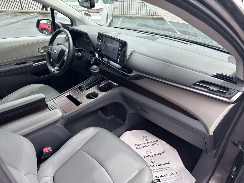 Certified 2023 Toyota Sienna XLE FWD image 25