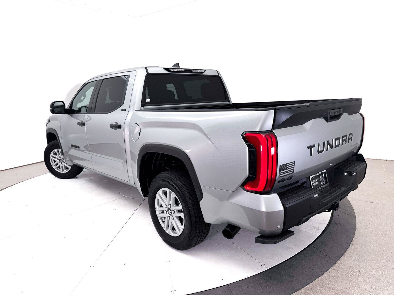 Used 2025 Toyota Tundra SR5 w/ SR5 Convenience Package AWD/4WD image 2