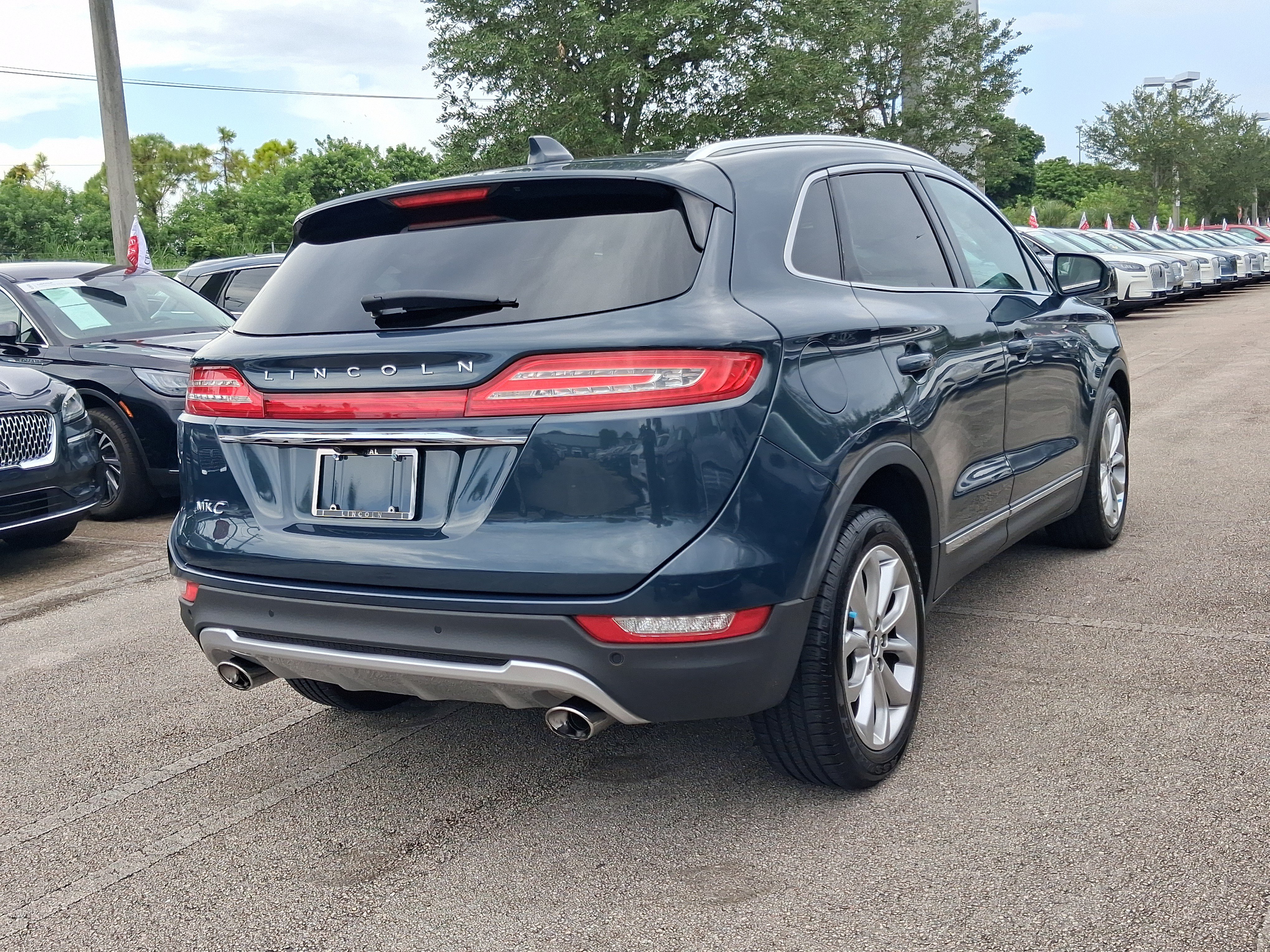 Used 2019 Lincoln MKC Select w/ Select Plus Package FWD image 4