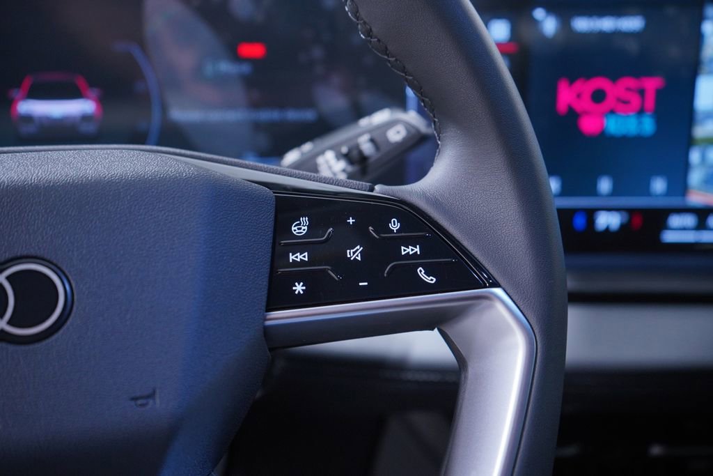 Used 2025 Audi Q6 e-tron Premium w/ Convenience Package image 18