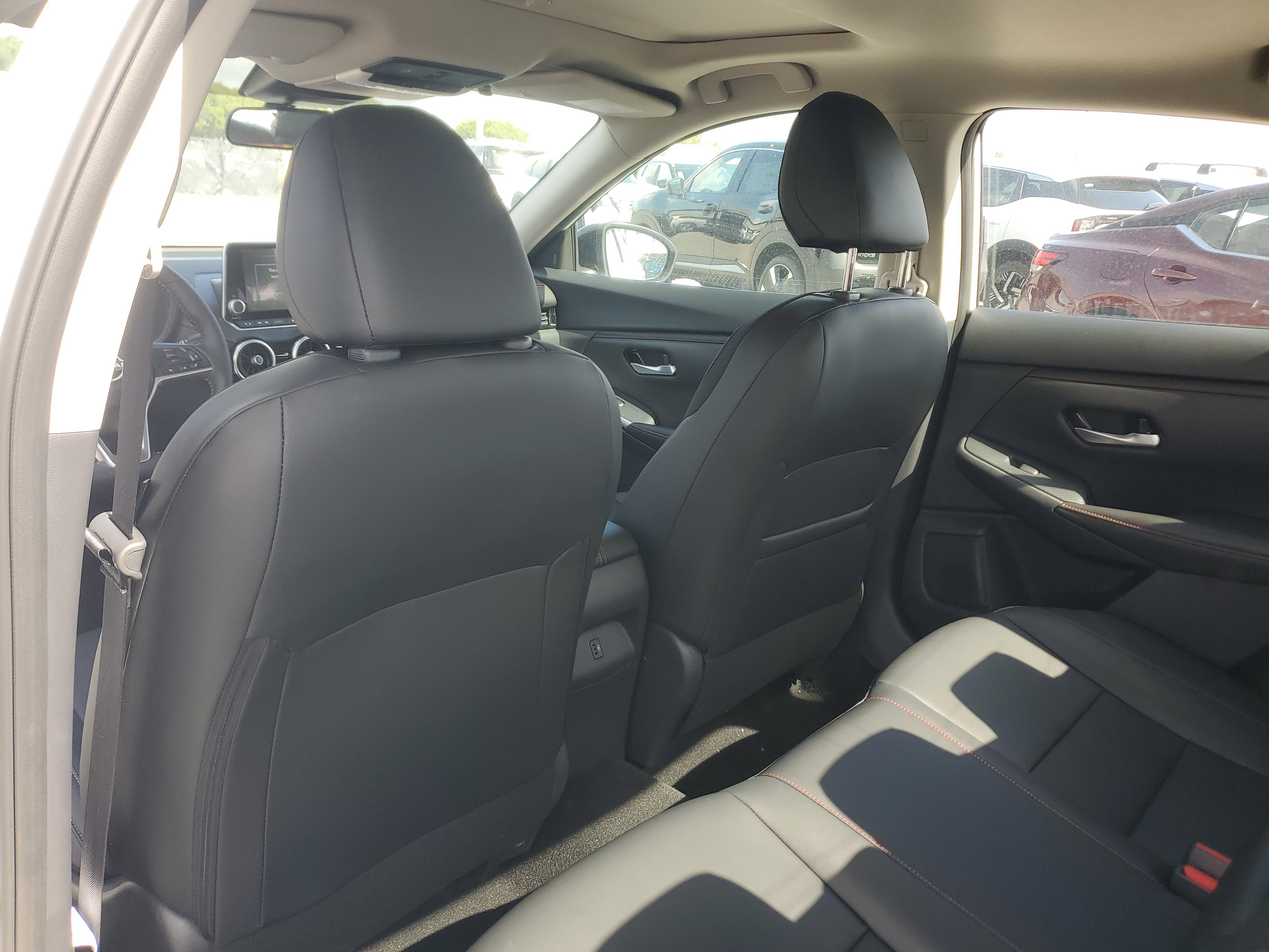 Used 2025 Nissan Sentra SR w/ SR Premium Package FWD image 11