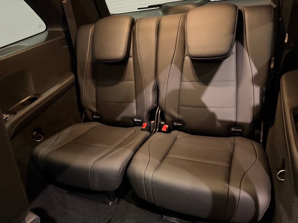 Used 2025 Mercedes-Benz GLS 450 4MATIC w/ AMG Line Exterior image 44
