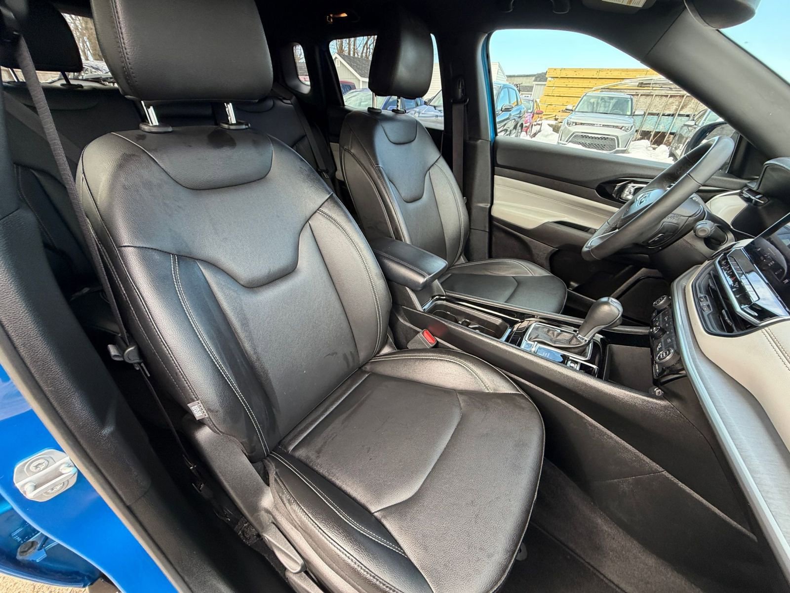 Used 2025 Jeep Compass Limited image 37