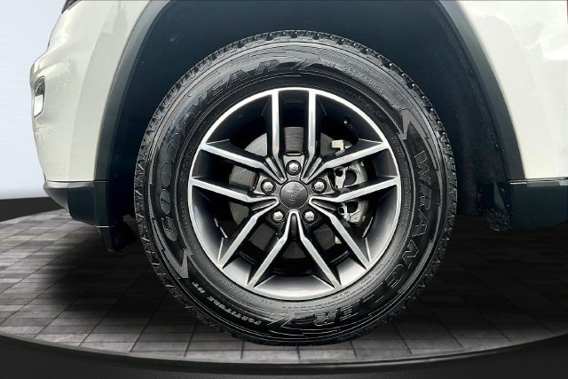 Used 2019 Jeep Grand Cherokee Laredo w/ Laredo X Package AWD/4WD image 33