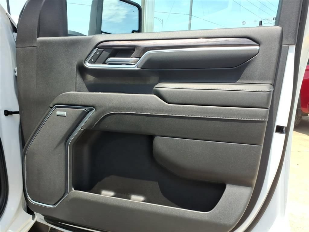 Used 2024 Chevrolet Silverado 2500 LTZ w/ LTZ Premium Package AWD/4WD image 12