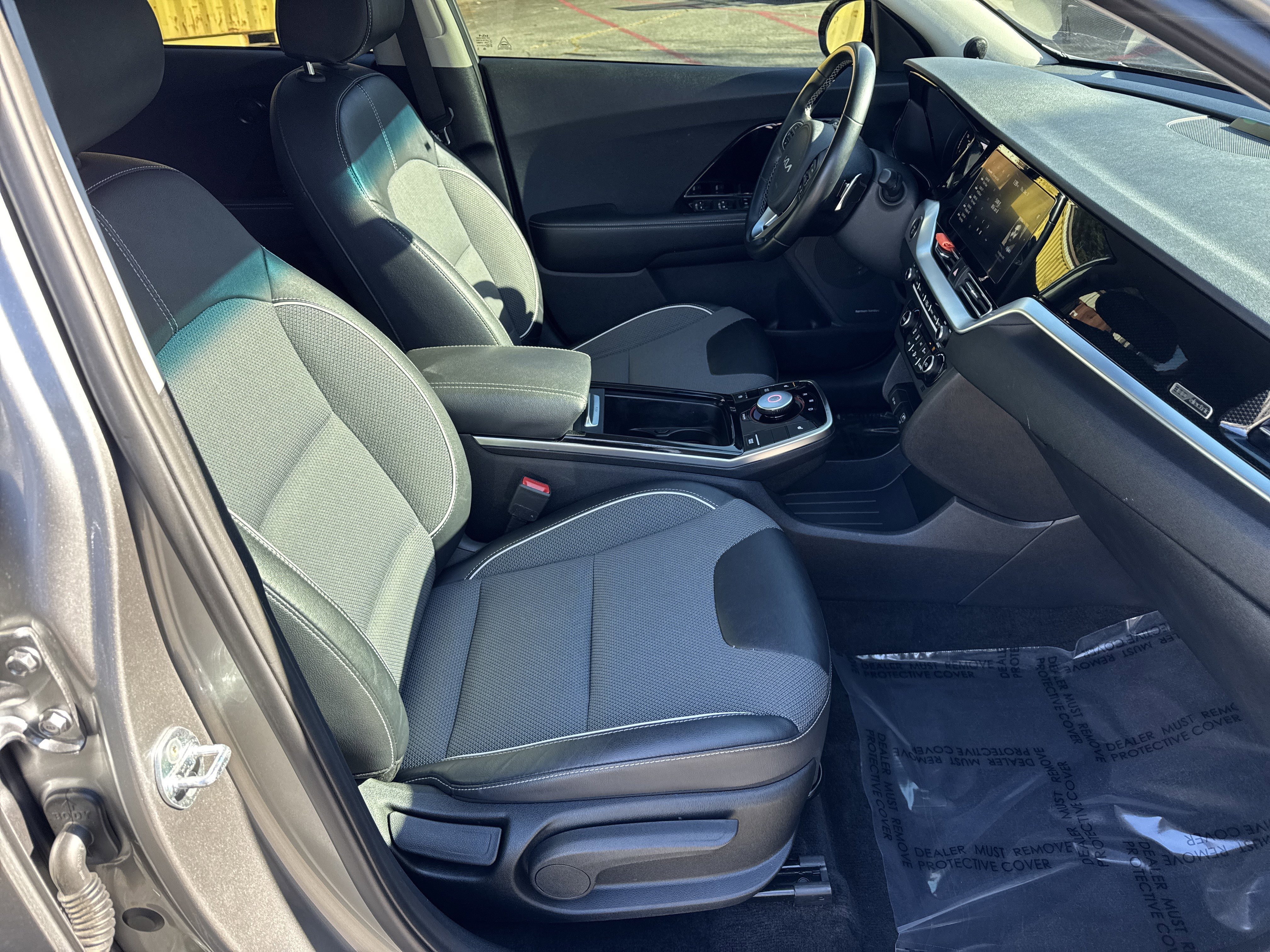 Used 2022 Kia Niro EX image 13