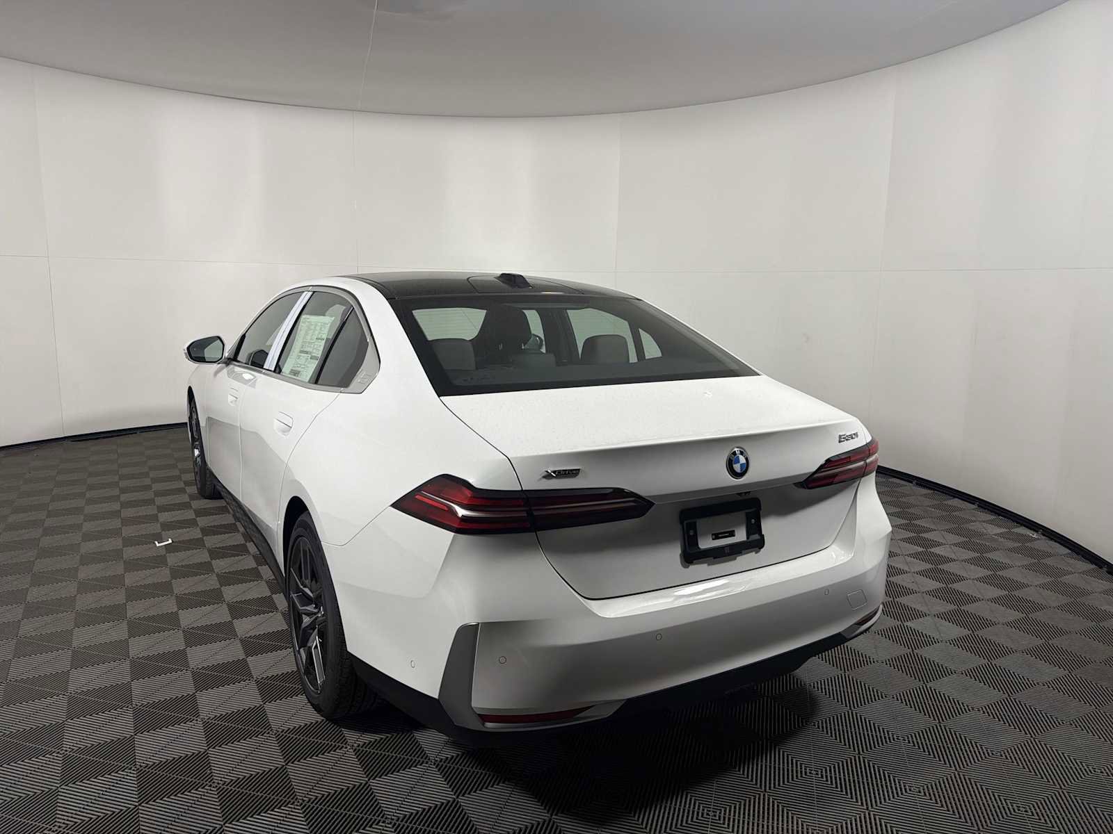 New 2026 BMW 530i xDrive w/ Convenience Package AWD/4WD image 3