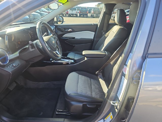 Used 2025 Chevrolet Trax LT w/ LT Convenience Package FWD image 10