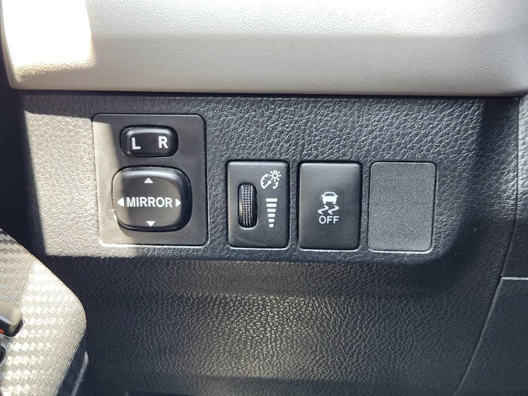 Used 2013 Toyota RAV4 LE AWD/4WD image 25