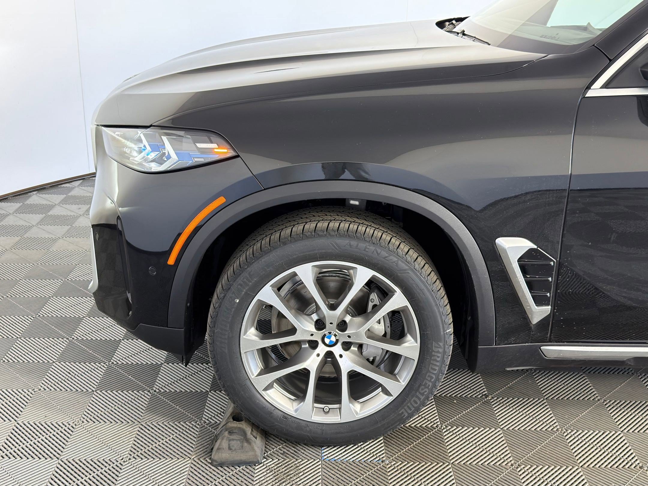 Used 2026 BMW X5 sDrive40i w/ Parking Assistance Package RWD image 9