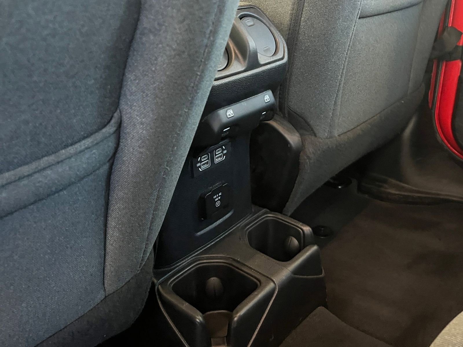 Used 2025 Jeep Wrangler Sahara image 24