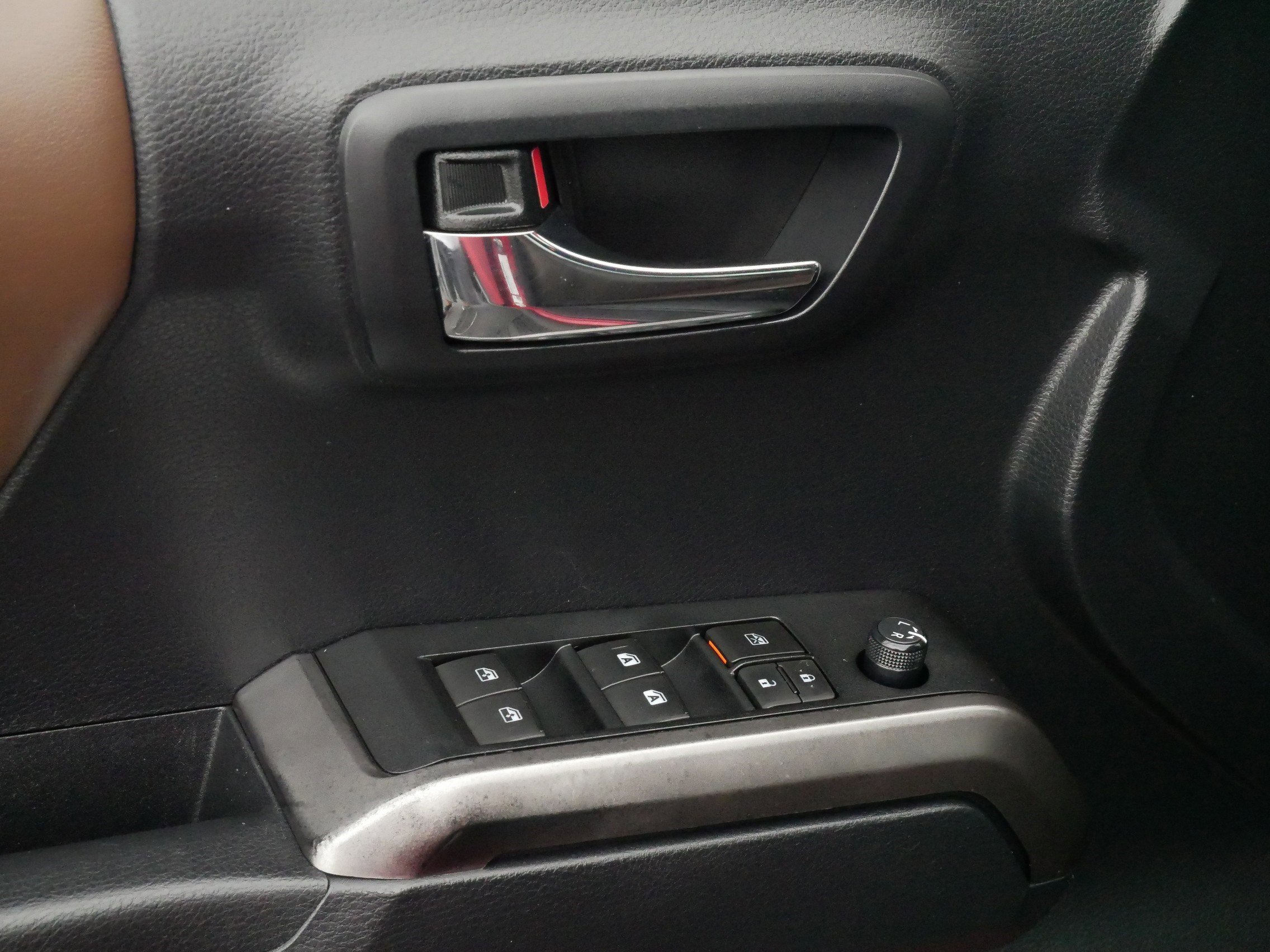 Used 2019 Toyota Tacoma Limited image 19
