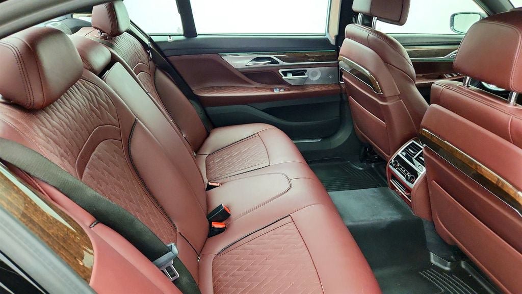 Used 2020 BMW 745e xDrive AWD/4WD image 23