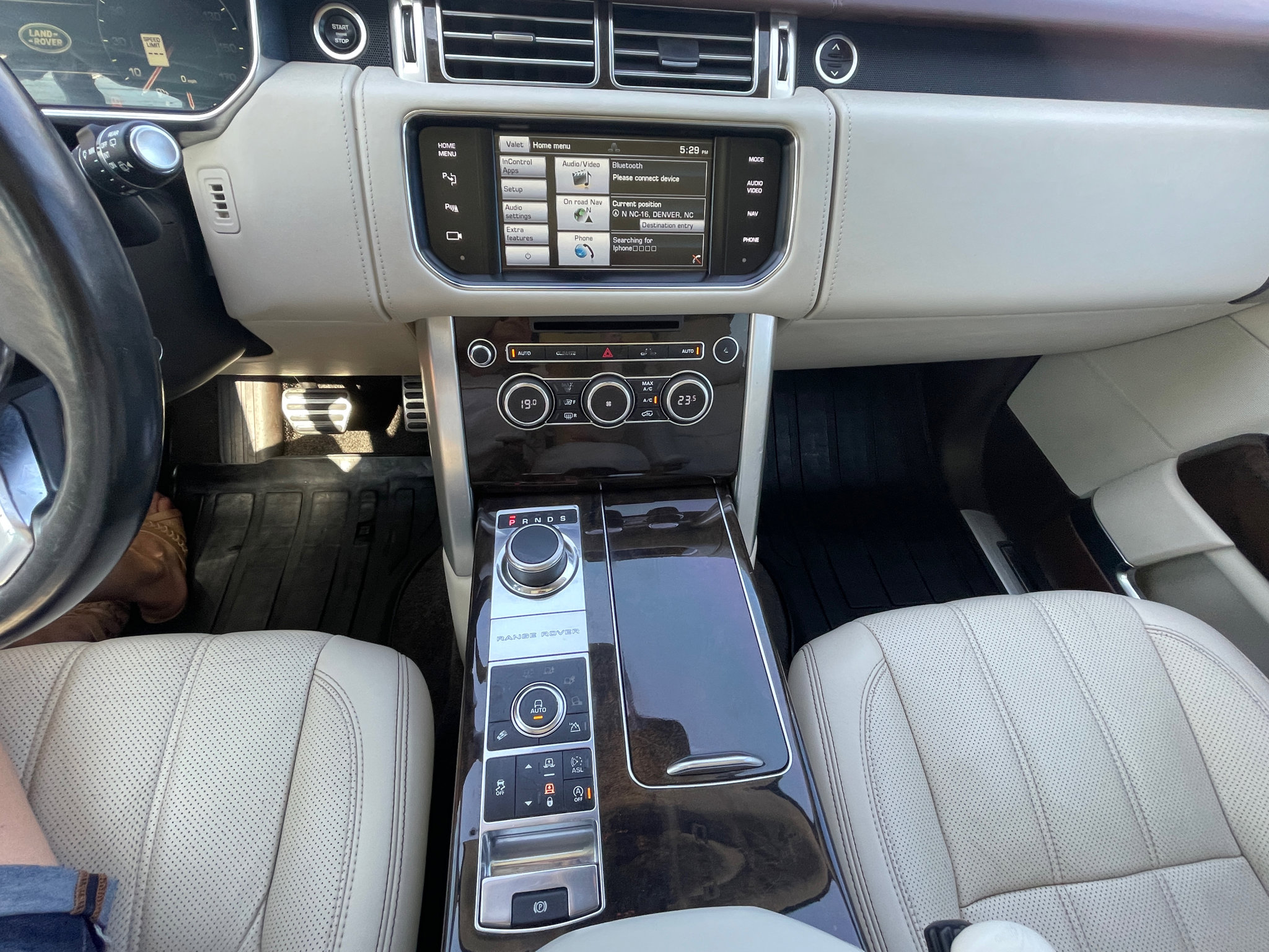 Used 2015 Land Rover Range Rover Autobiography image 33