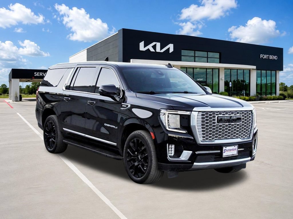 Used 2021 GMC Yukon XL Denali w/ LPO, Illumination Package AWD/4WD image 3