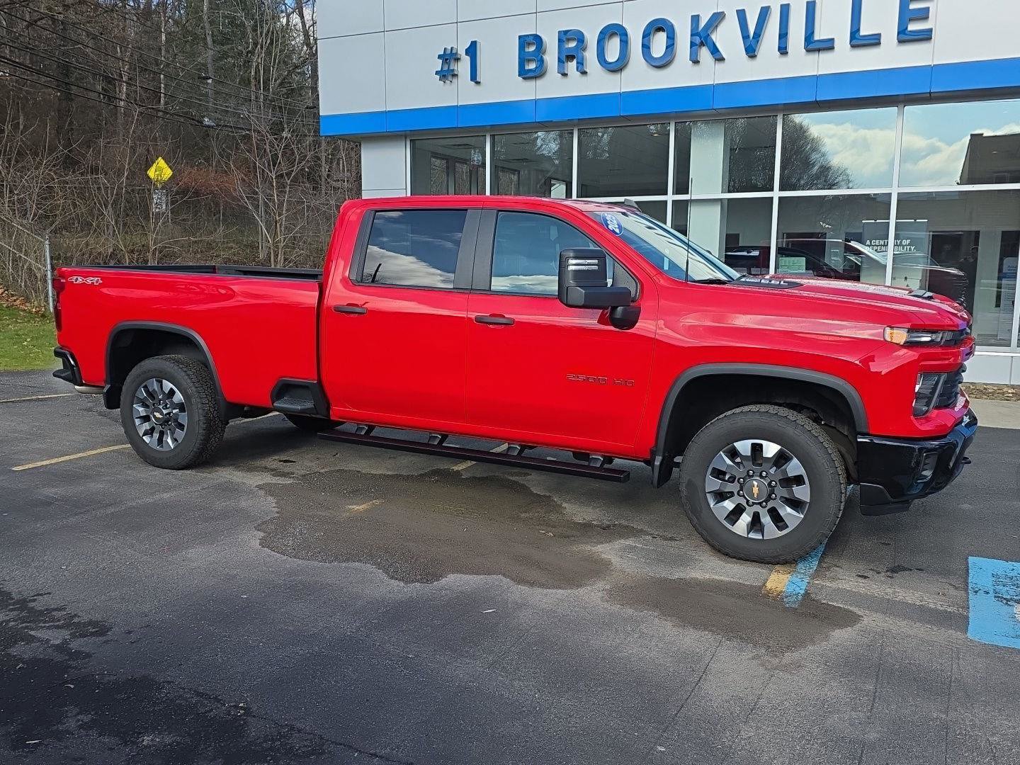 Used 2025 Chevrolet Silverado 2500 Custom image 2