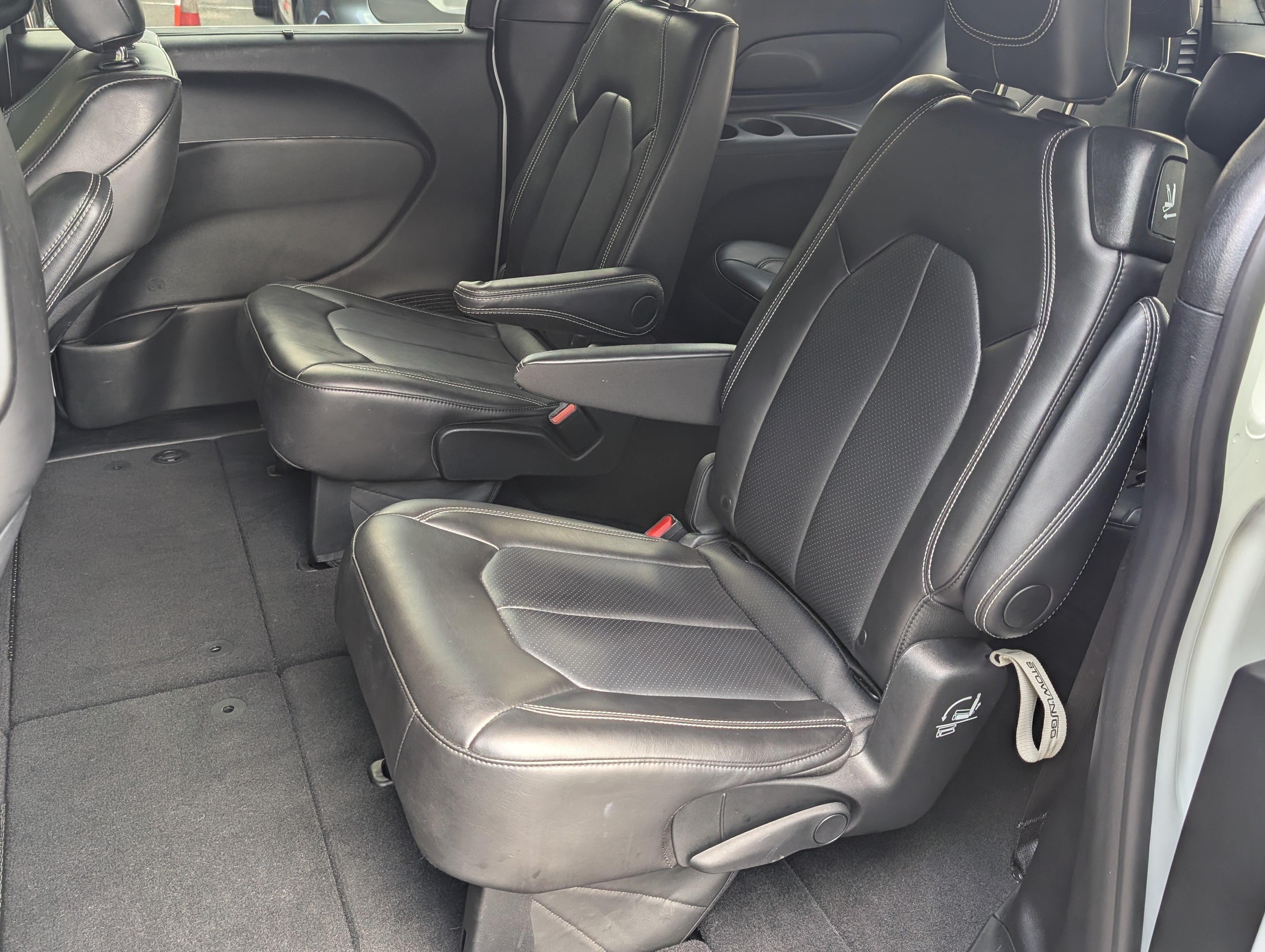 Used 2026 Chrysler Pacifica Select FWD image 17