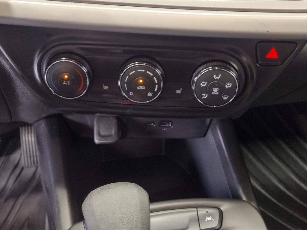 Used 2024 Chevrolet Trax RS FWD image 26