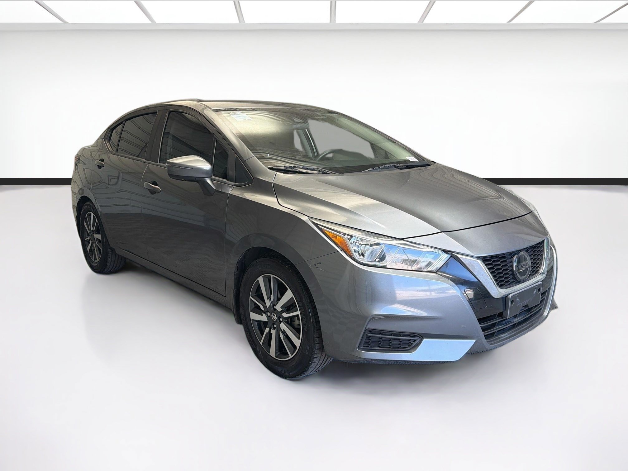 Used 2021 Nissan Versa SV FWD image 3