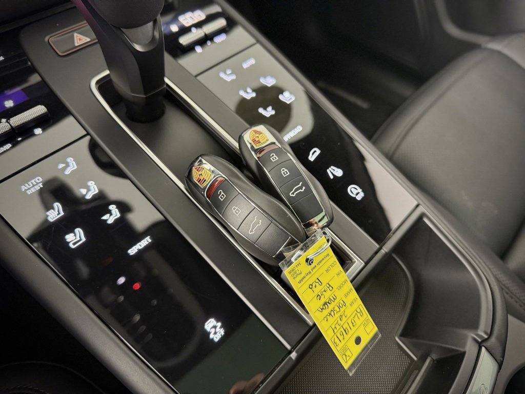 Certified 2024 Porsche Macan image 28