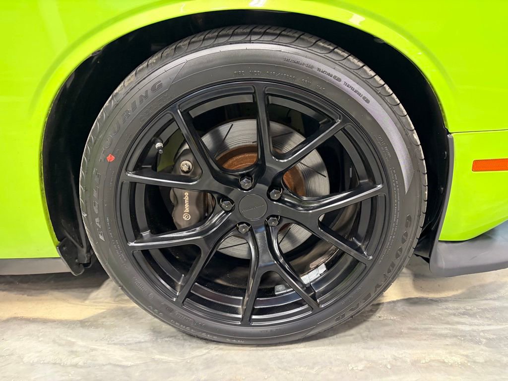 Used 2015 Dodge Challenger R/T Scat Pack w/ Scat Pack Appearance Package RWD image 23