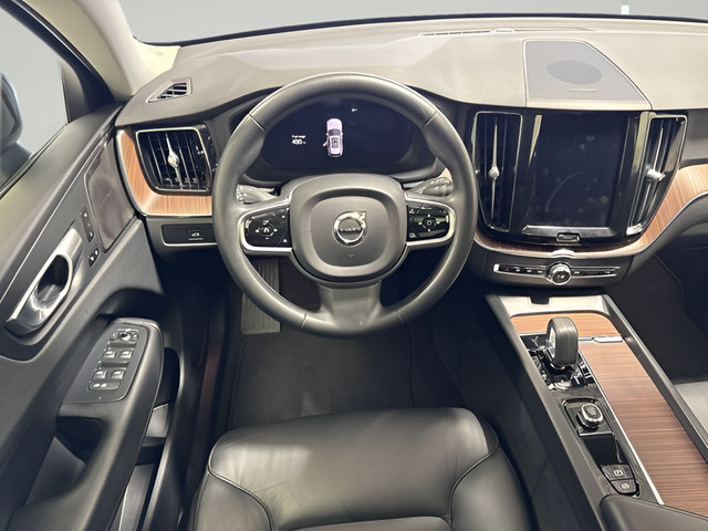 Used 2024 Volvo XC60 B5 Plus AWD/4WD image 15
