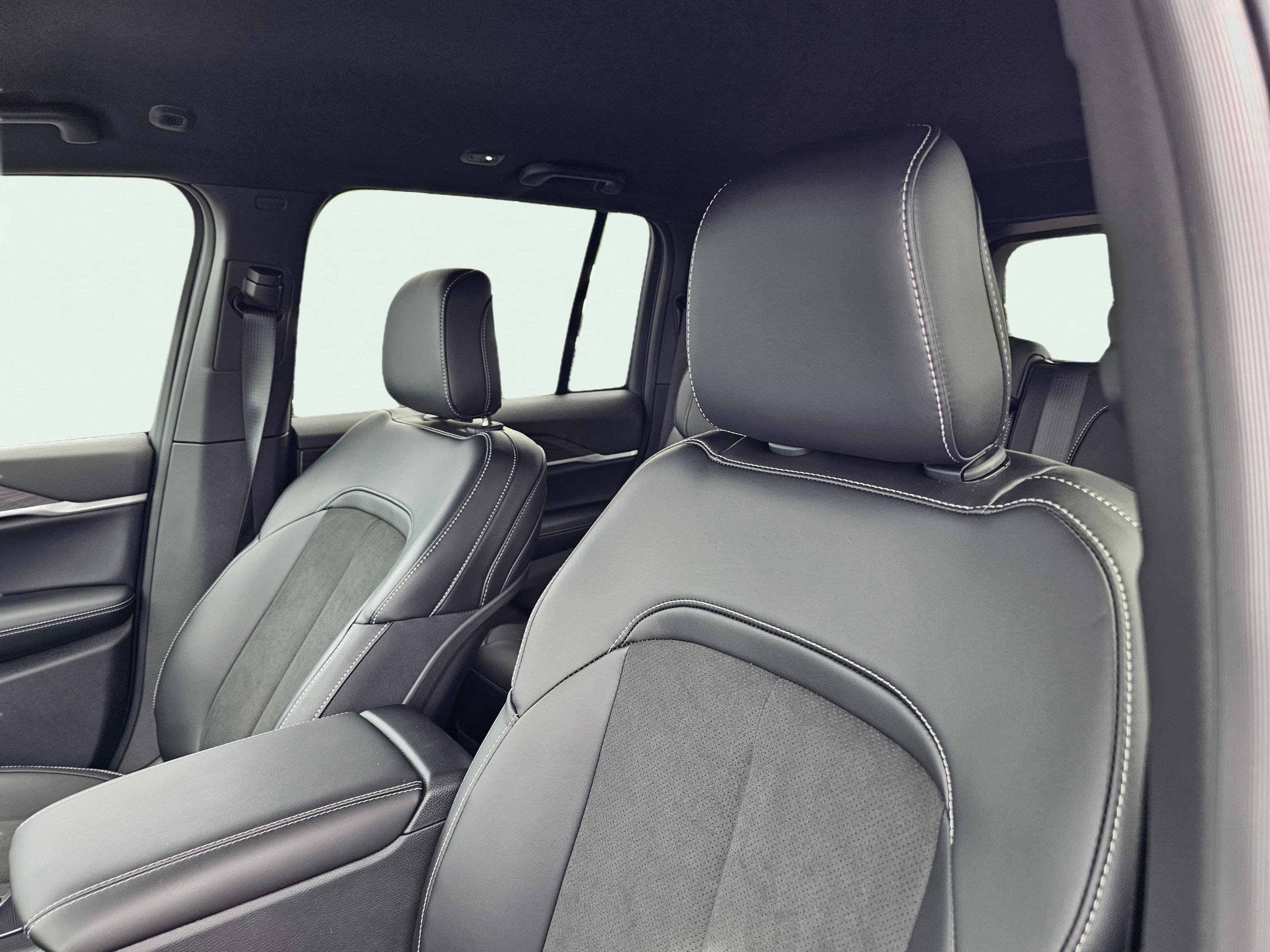 New 2026 Jeep Grand Cherokee Altitude RWD image 17