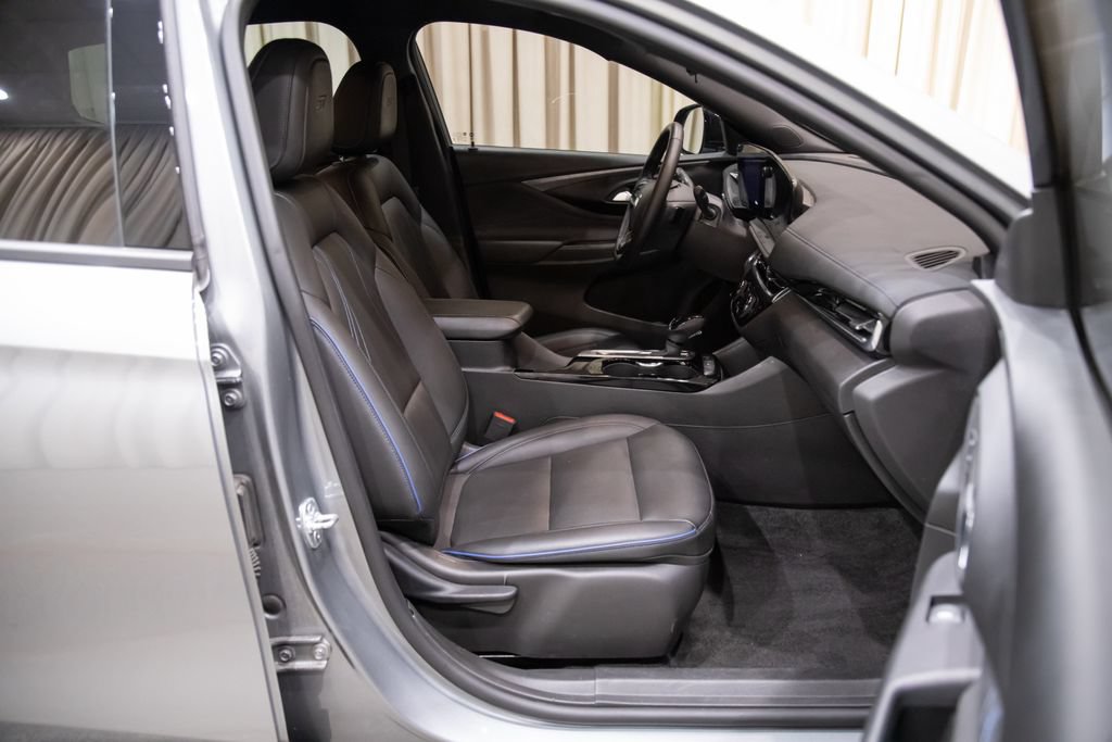 Used 2025 Buick Envista Sport Touring w/ Convenience I Package FWD image 11