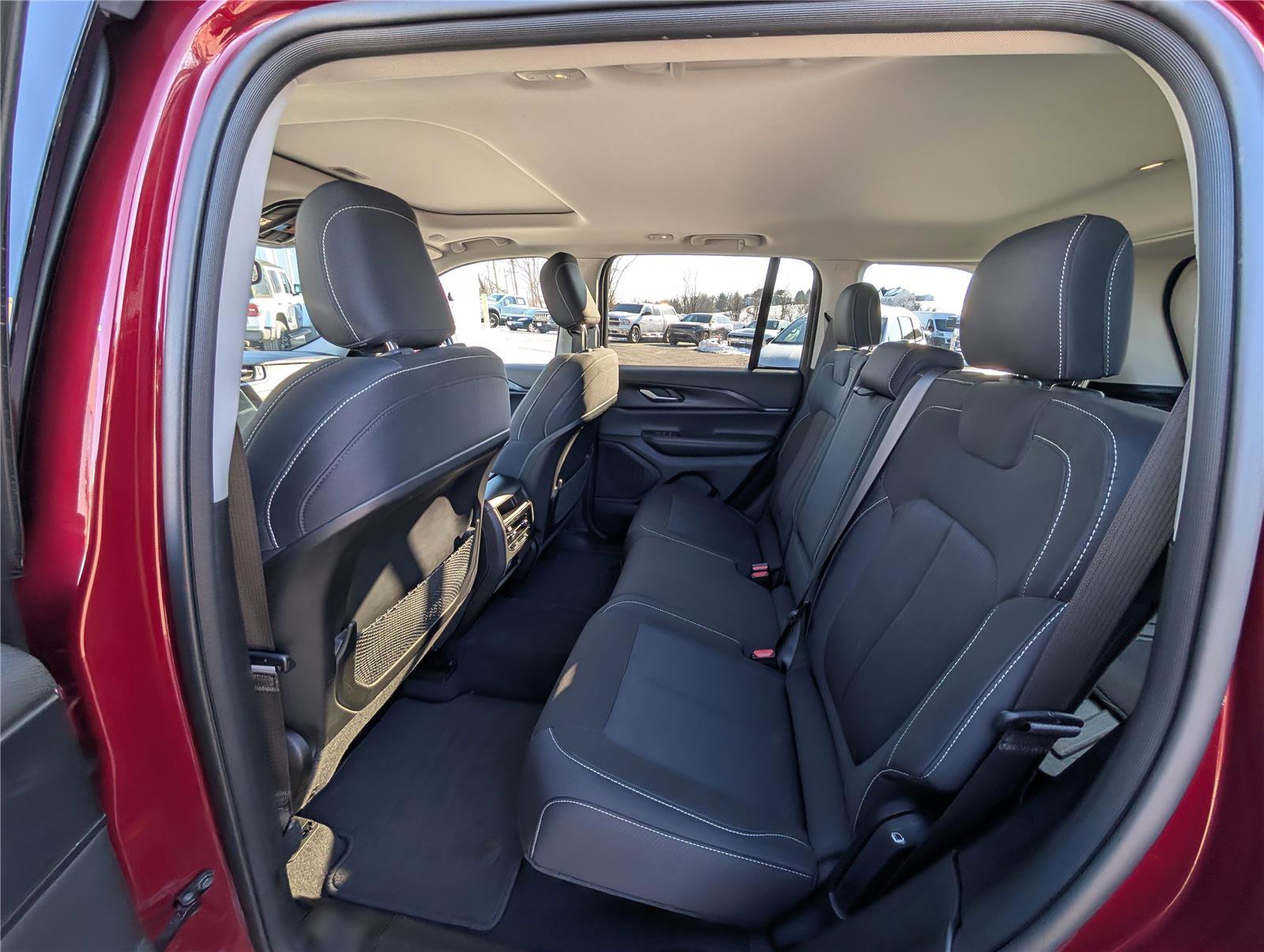 Used 2023 Jeep Grand Cherokee Laredo X image 13