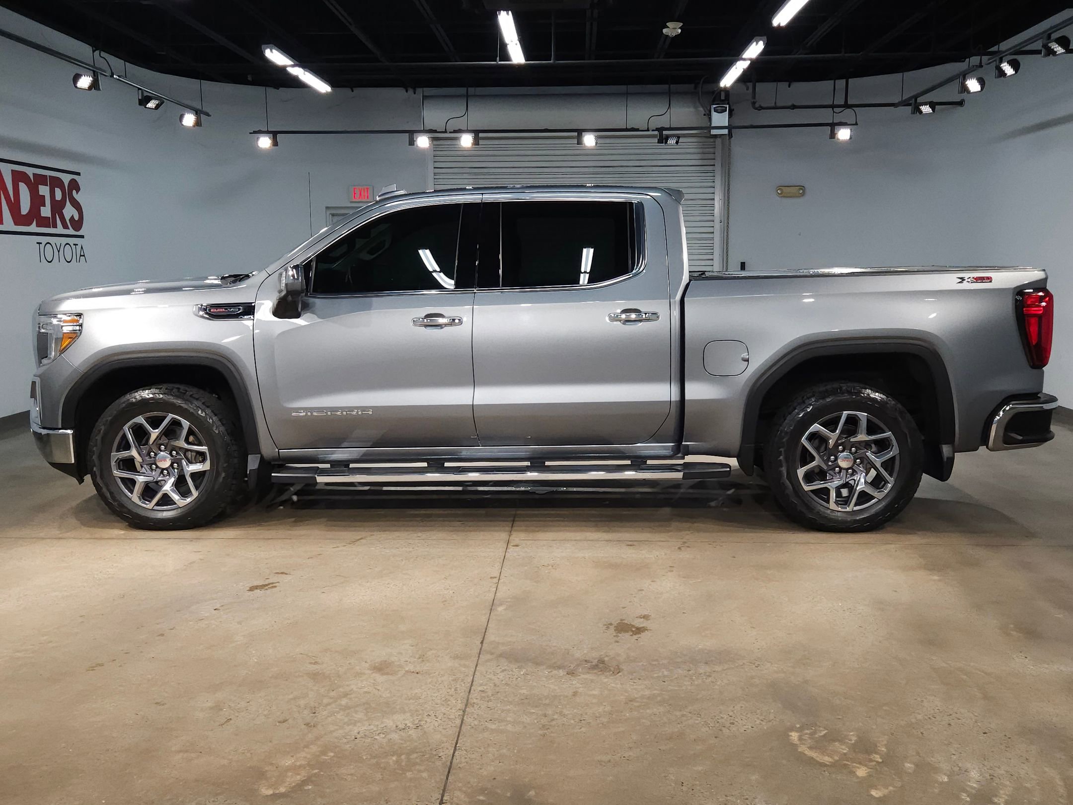 Used 2020 GMC Sierra 1500 SLT w/ SLT Premium Plus Package AWD/4WD image 4