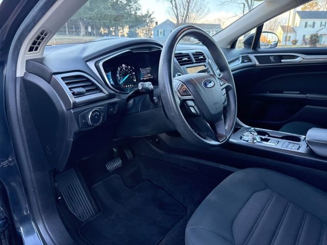 Used 2020 Ford Fusion SE image 7