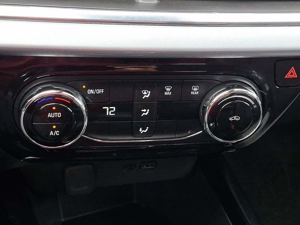 Used 2025 Chevrolet Trax LT FWD image 18