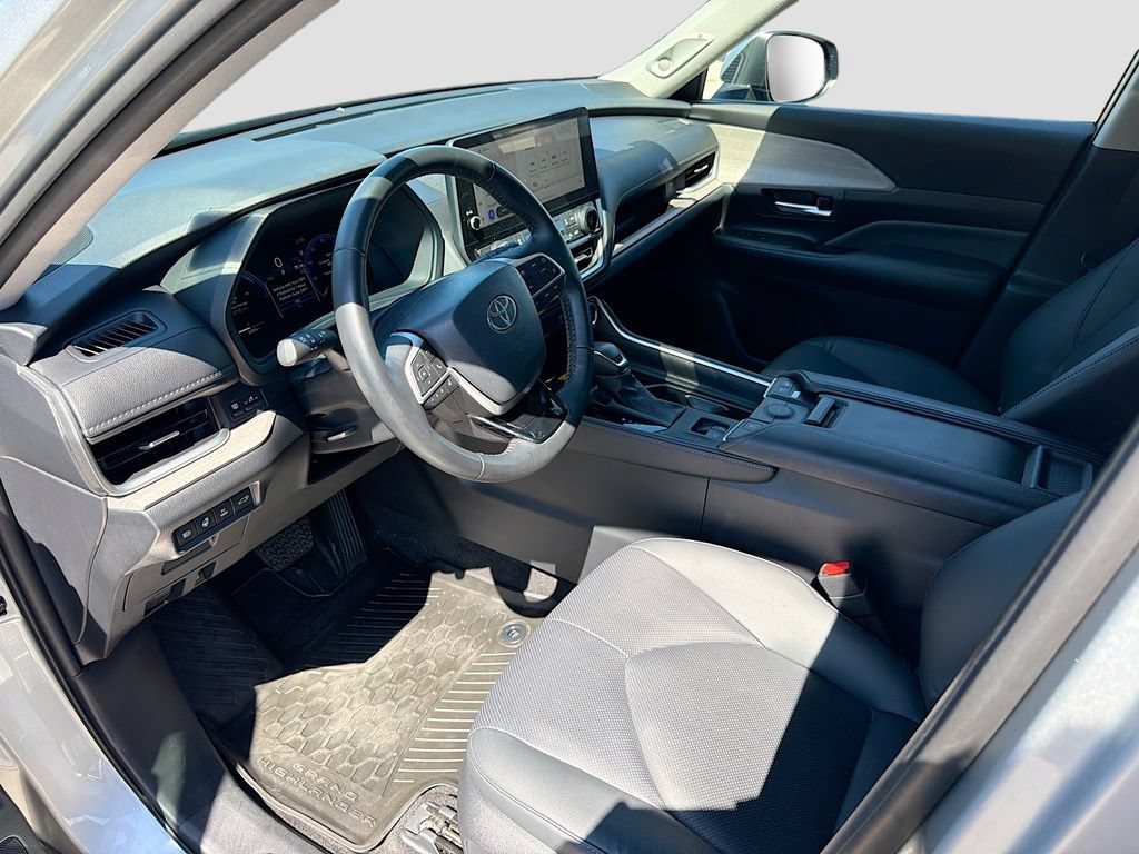 Used 2024 Toyota Grand Highlander AWD Hybrid image 23