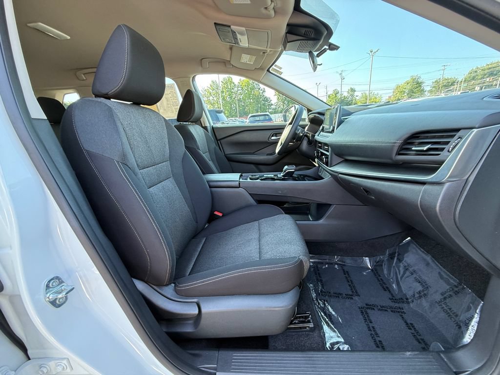 Used 2024 Nissan Rogue SV AWD/4WD image 25