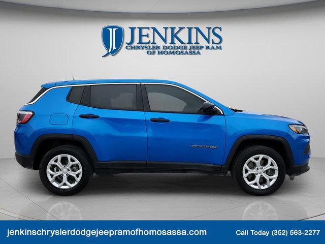 Used 2024 Jeep Compass Sport image 2