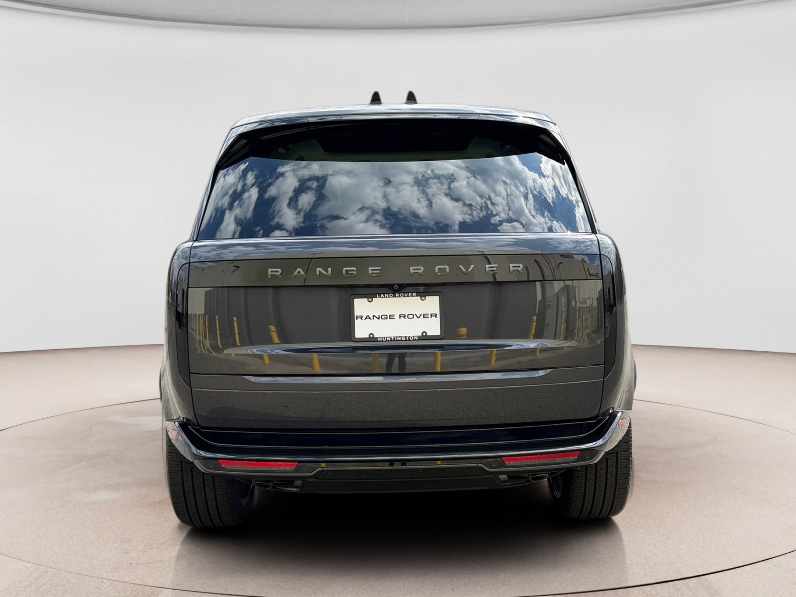 New 2025 Land Rover Range Rover SE image 4