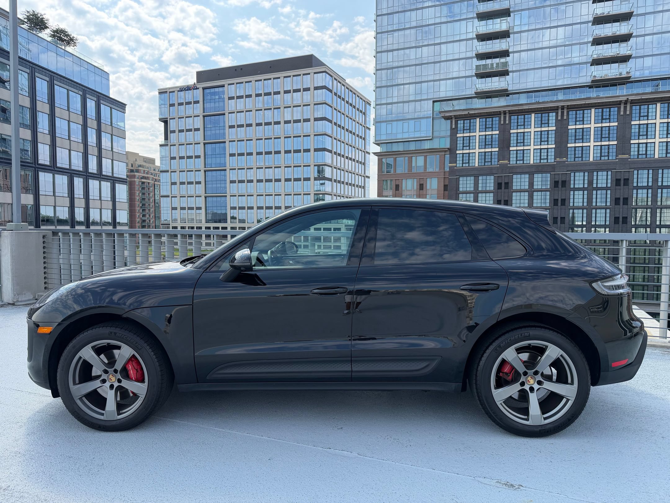 Certified 2024 Porsche Macan S AWD/4WD image 2