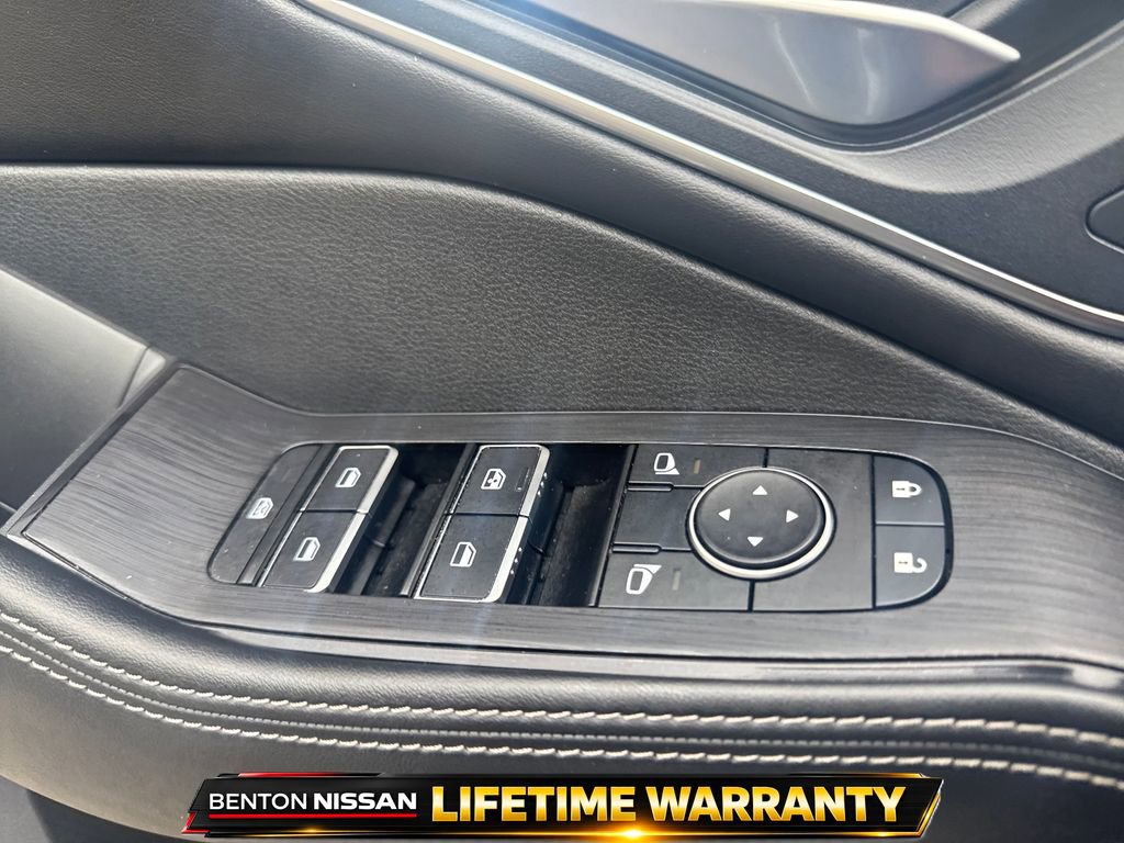 Used 2021 Nissan Rogue Platinum FWD image 12