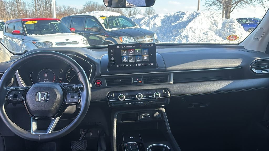 Used 2024 Honda Pilot Touring image 12