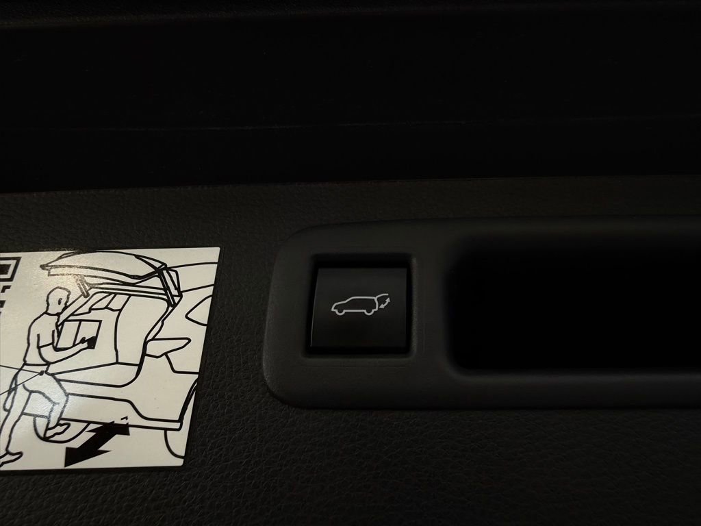 Used 2024 Toyota Highlander Platinum image 23