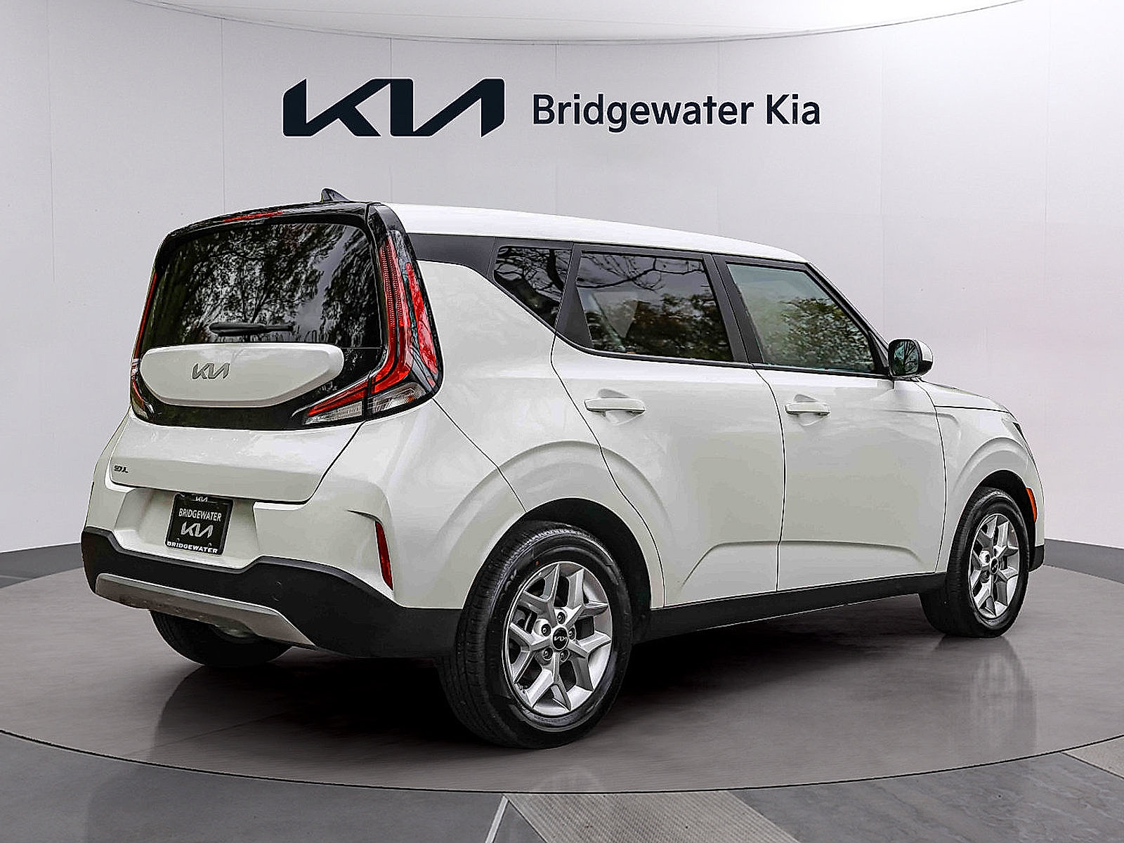 Certified 2025 Kia Soul LX w/ LX Technology Package FWD image 2