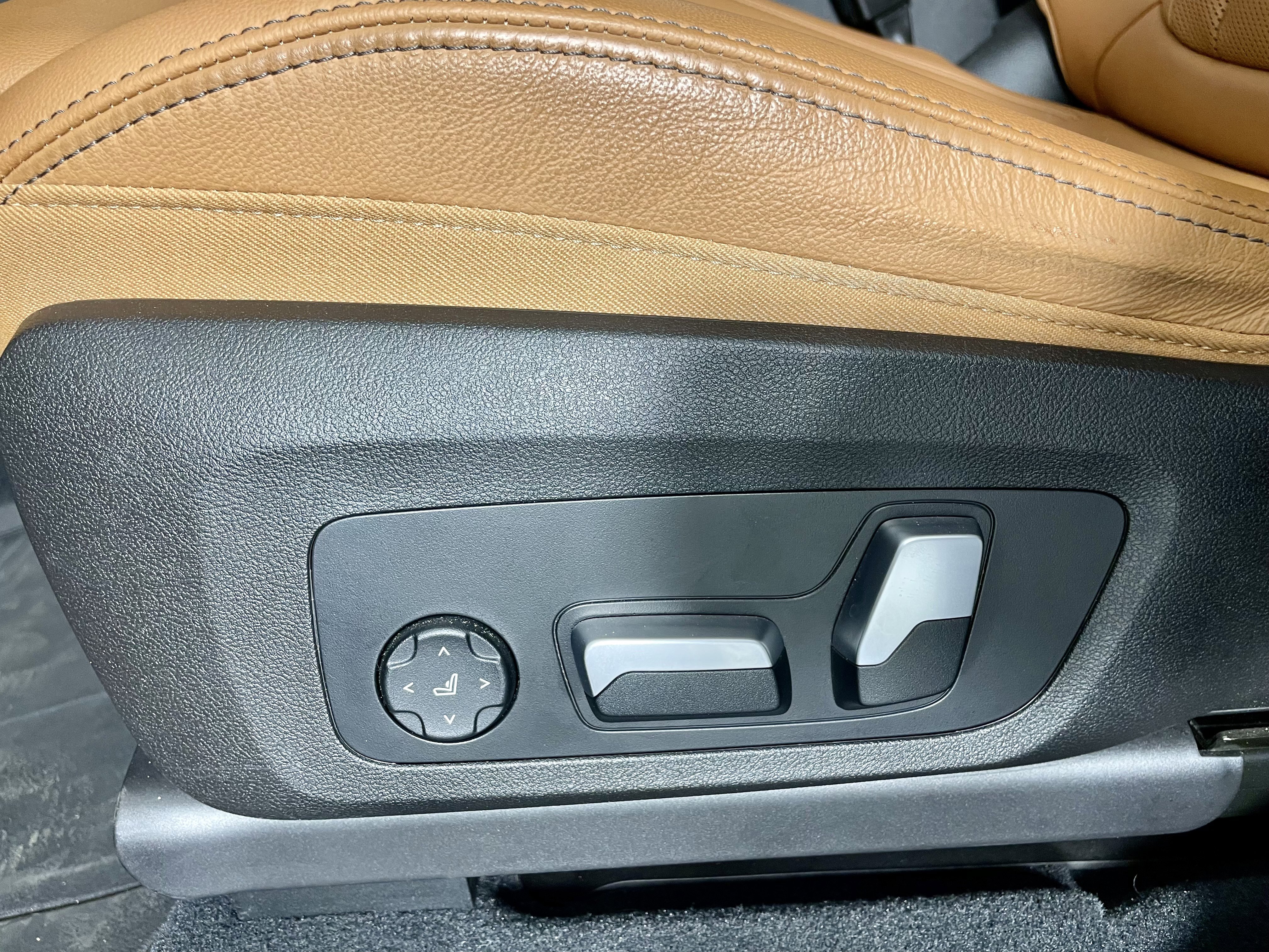 Used 2023 BMW X3 M40i w/ Premium Package image 17