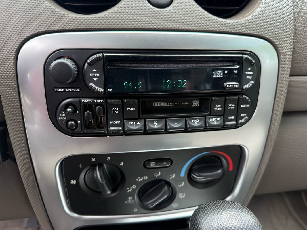 Used 2003 Jeep Liberty Renegade image 25