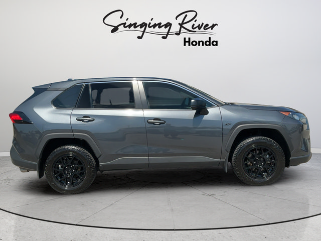 Used 2022 Toyota RAV4 LE FWD image 8