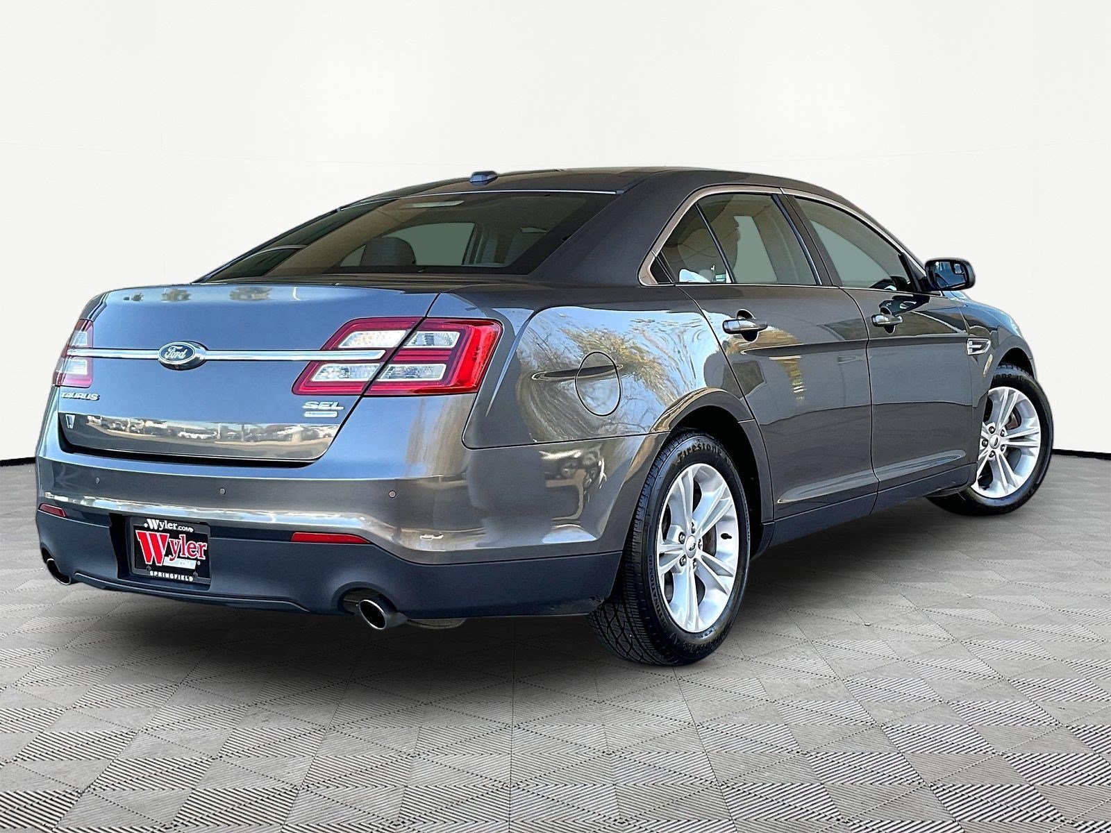 Used 2016 Ford Taurus SEL FWD image 6