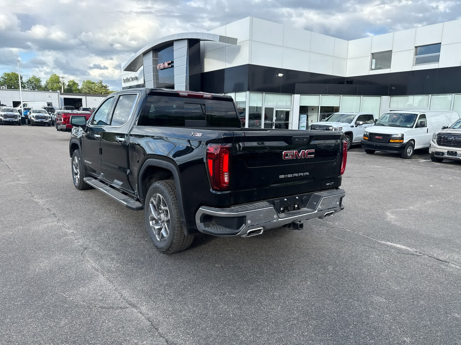 New 2026 GMC Sierra 1500 SLT w/ SLT Premium Plus Package AWD/4WD image 3