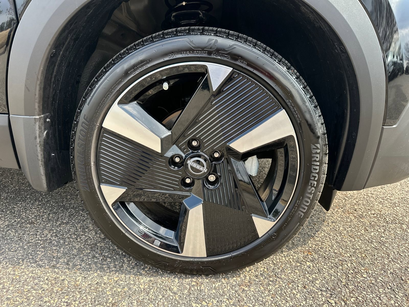 Certified 2025 Nissan Kicks SR FWD image 13