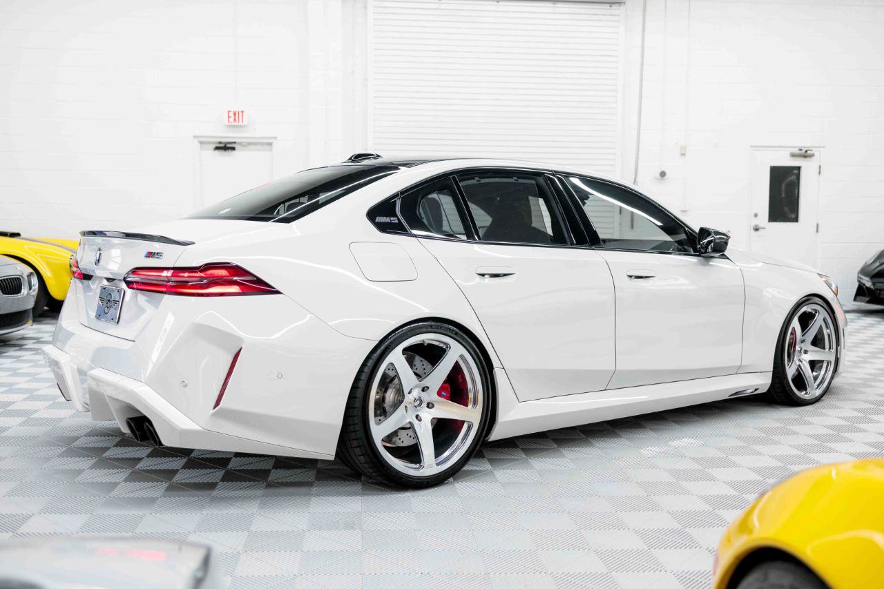 Used 2025 BMW M5 w/ Carbon Package AWD/4WD image 7