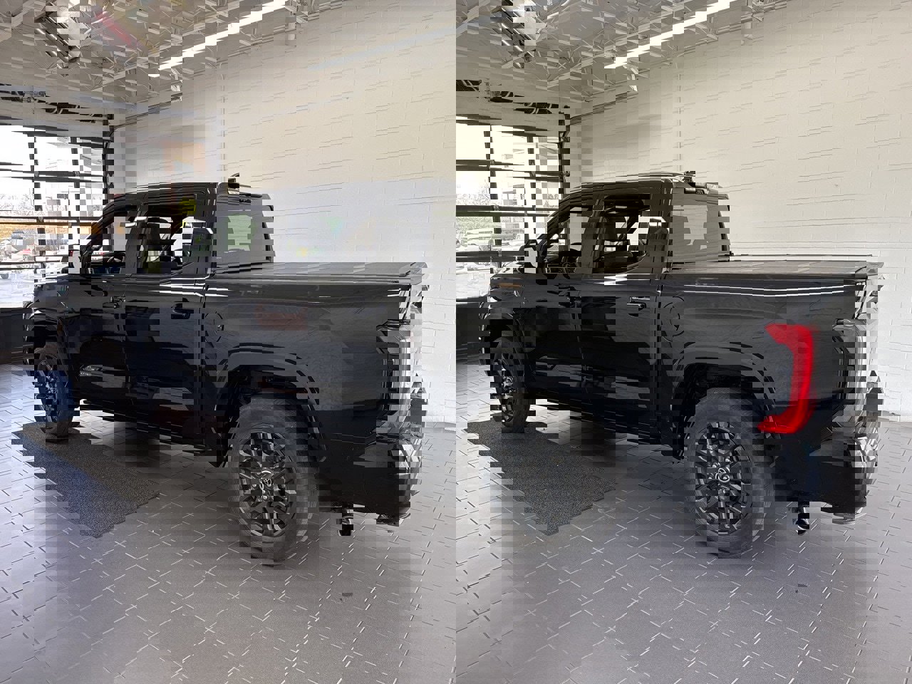 Used 2023 Toyota Tundra Platinum image 5